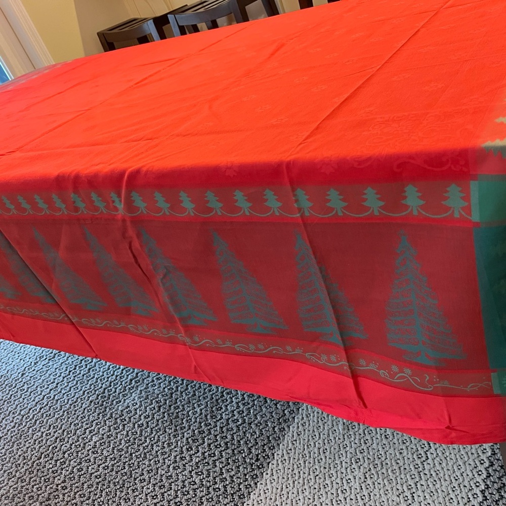 Red & green Christmas tablecloth